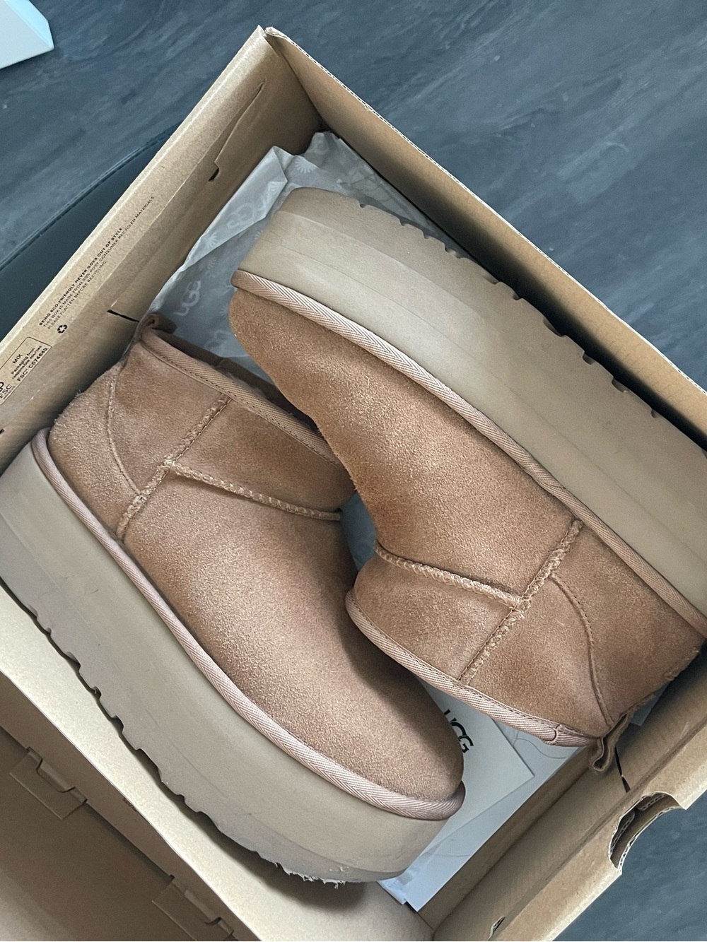 UGG Classic Ultra Mini Platform in Chestnut